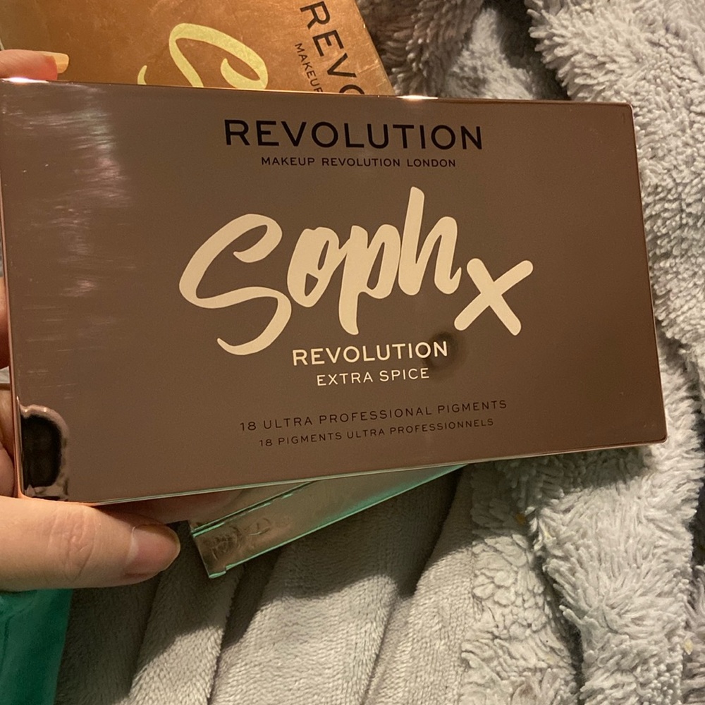 Revolution X Soph X Extra Spice Eyeshadow Palette